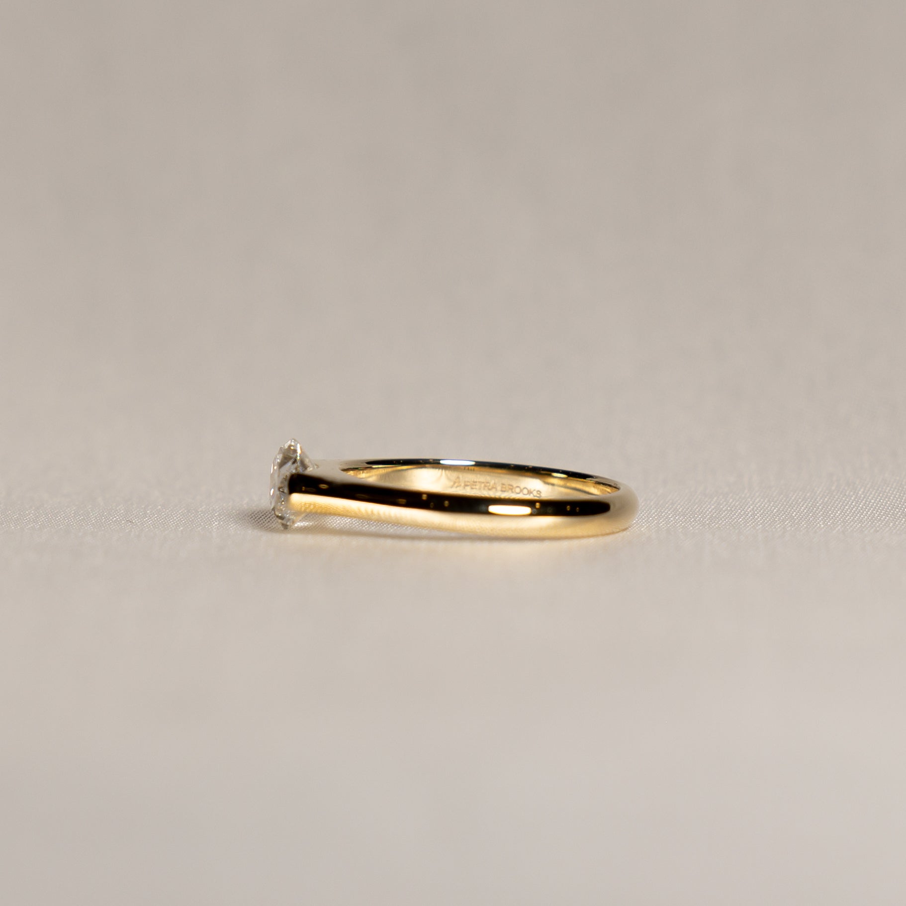 1.01 Oval Cut Isla Ring