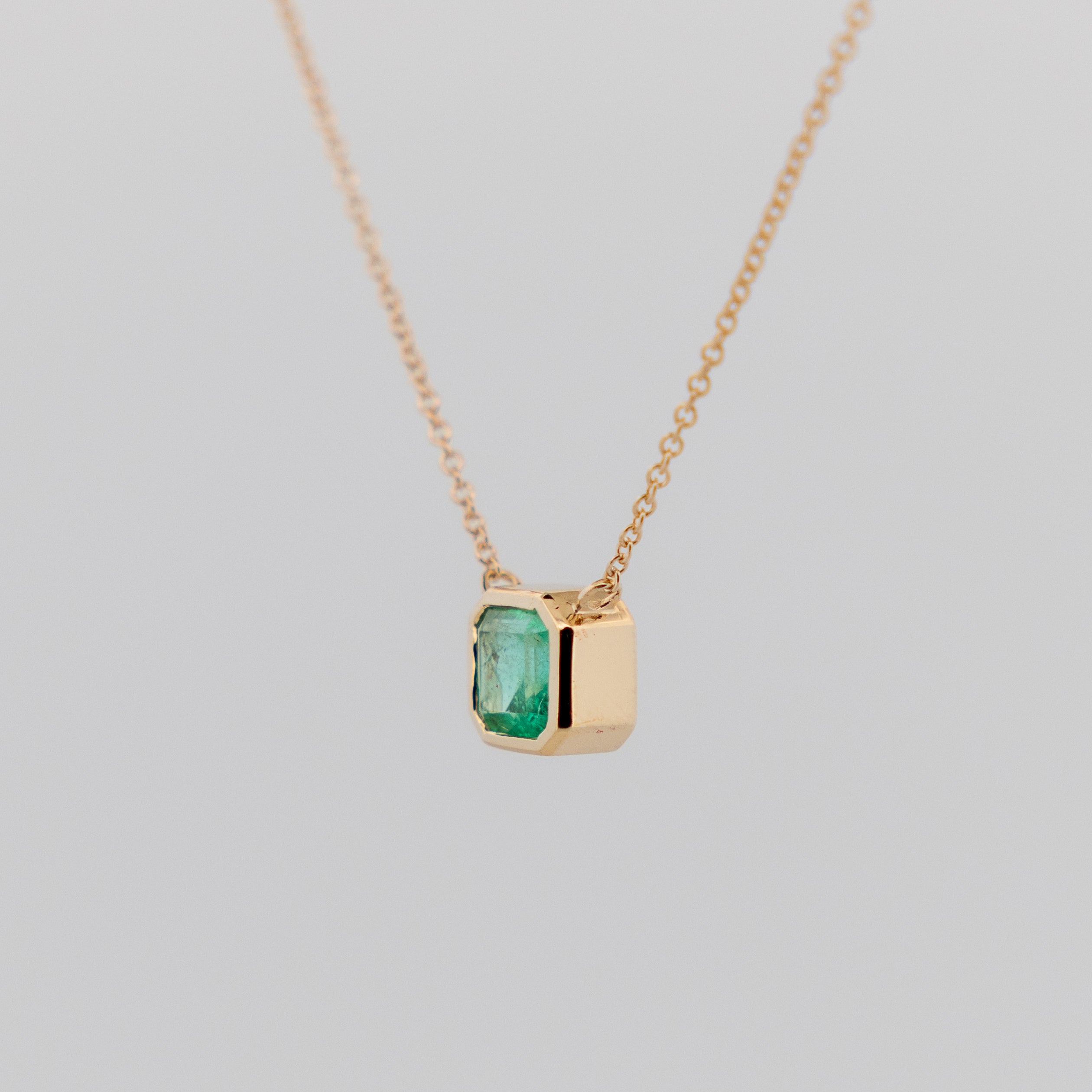 0.92 Bezel Colombian Emerald Station Necklace