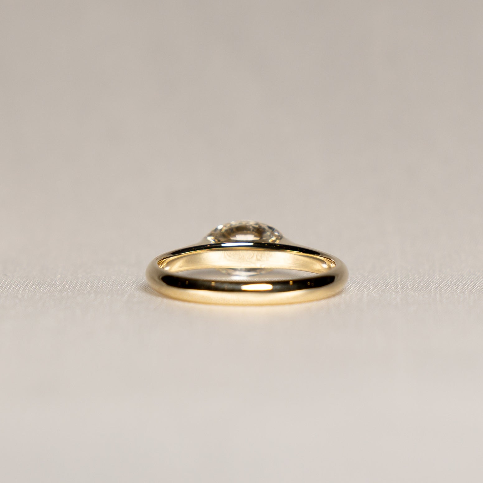 1.01 Oval Cut Isla Ring